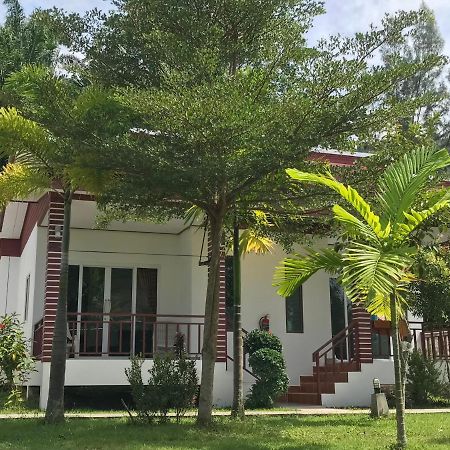 Tara House Hotel Koh Lanta Bagian luar foto