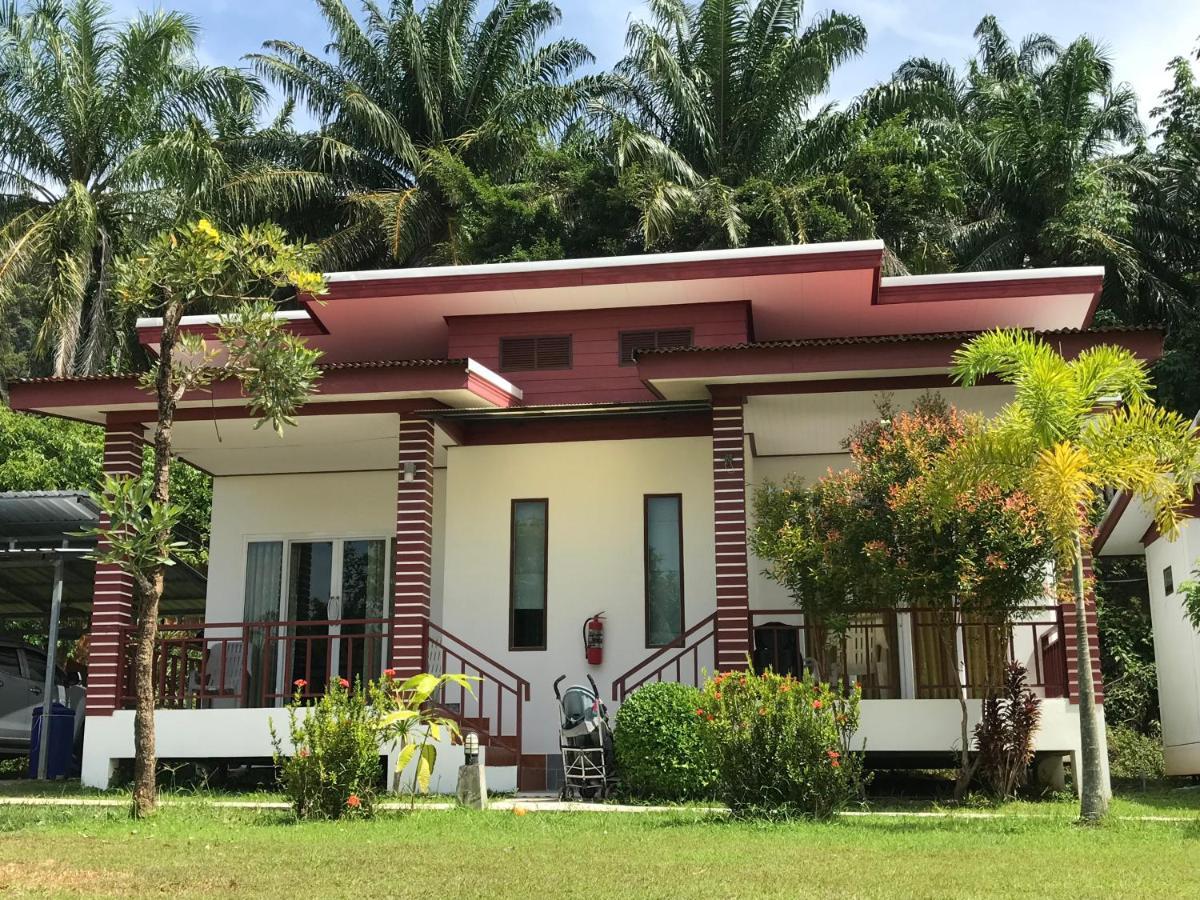 Tara House Hotel Koh Lanta Bagian luar foto