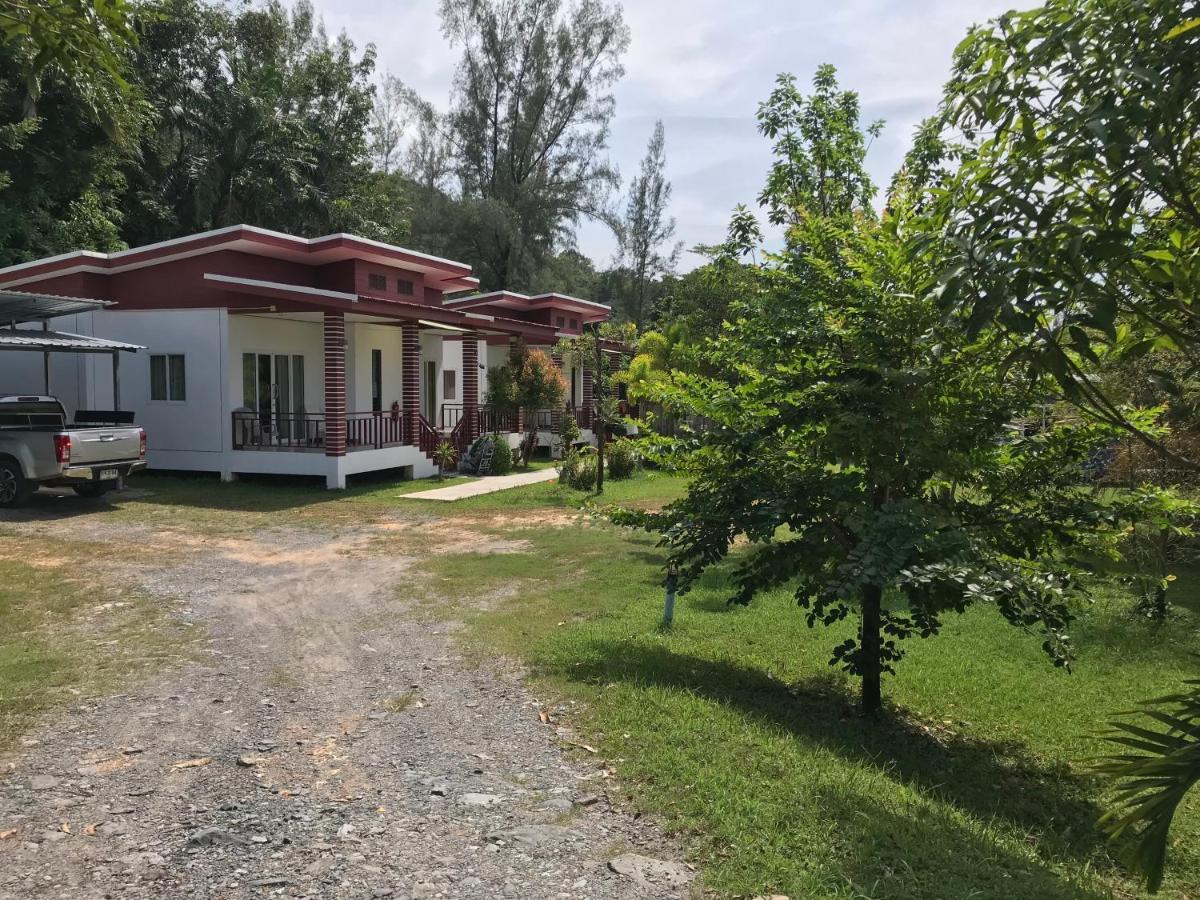Tara House Hotel Koh Lanta Bagian luar foto