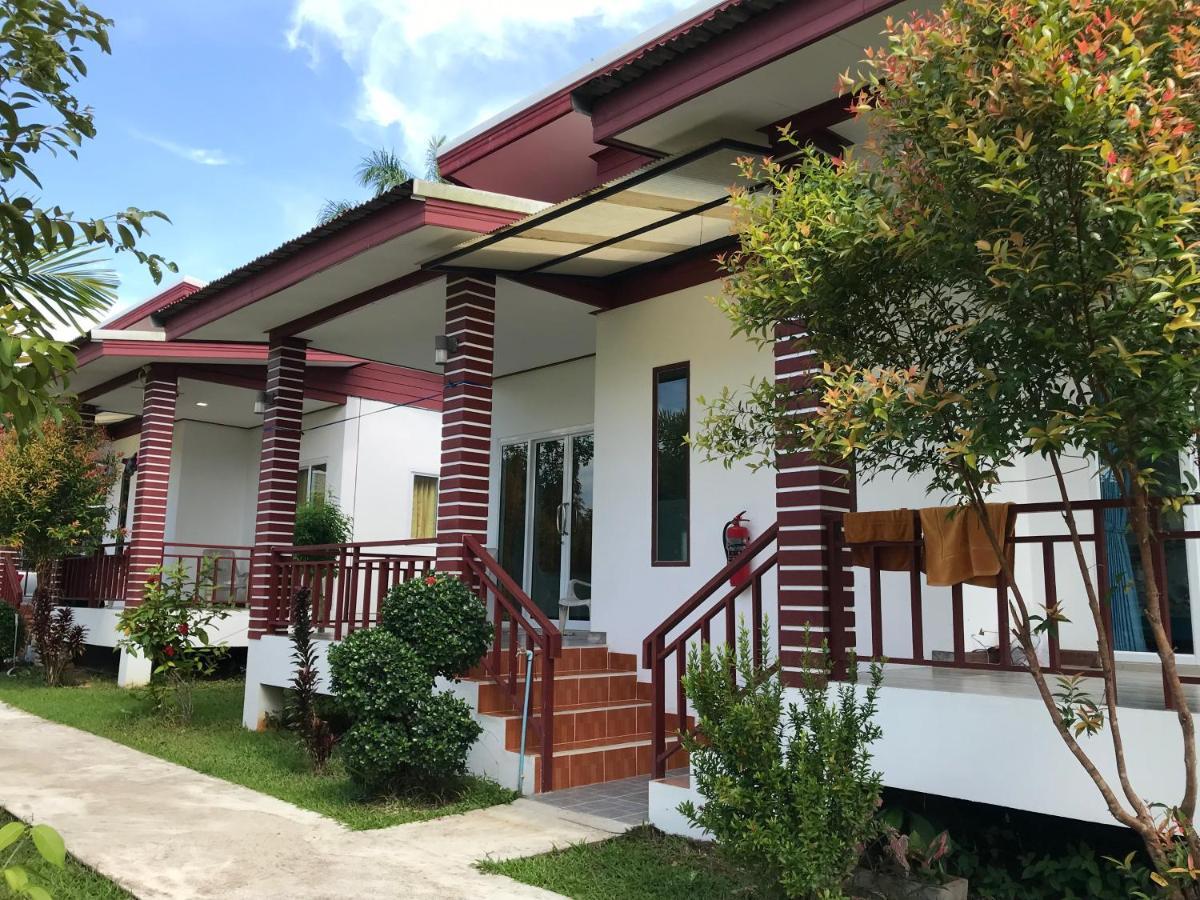 Tara House Hotel Koh Lanta Bagian luar foto