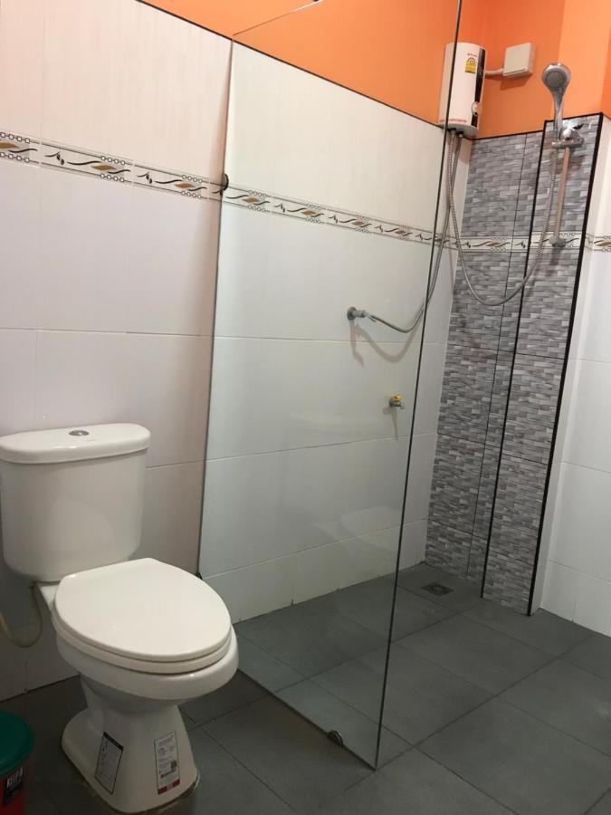 Tara House Hotel Koh Lanta Bagian luar foto
