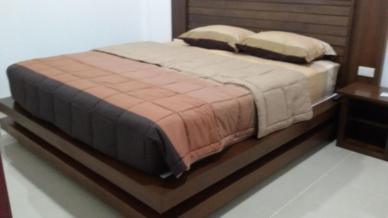 Tara House Hotel Koh Lanta Bagian luar foto