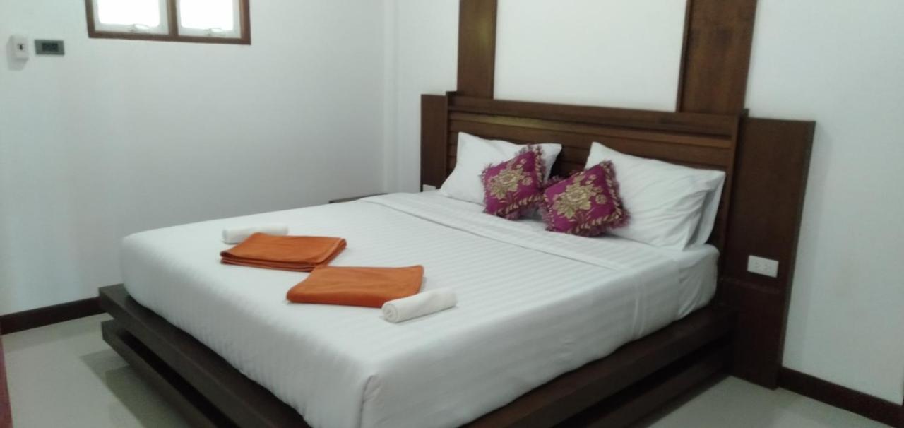Tara House Hotel Koh Lanta Bagian luar foto
