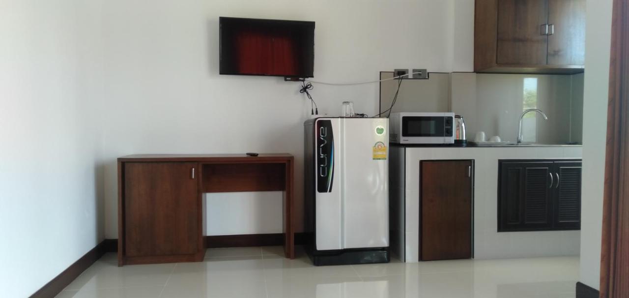 Tara House Hotel Koh Lanta Bagian luar foto