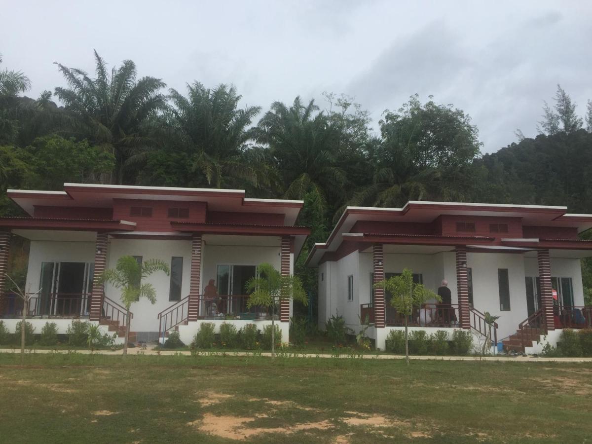 Tara House Hotel Koh Lanta Bagian luar foto