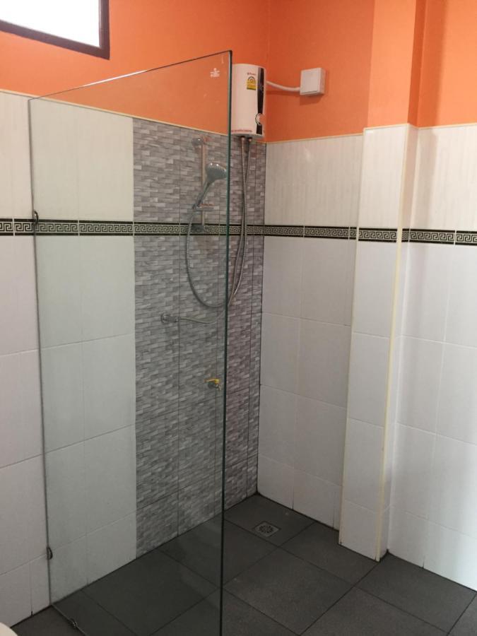 Tara House Hotel Koh Lanta Bagian luar foto